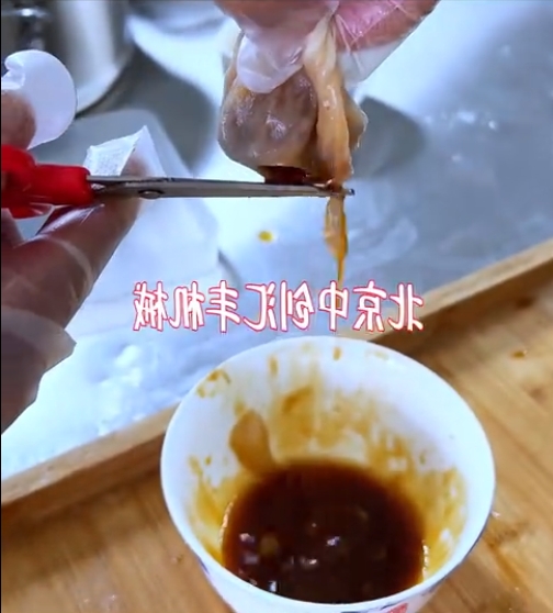 解密 湯多，餡兒大，皮兒薄。晶瑩剔透的灌湯包，是如何做出來的？